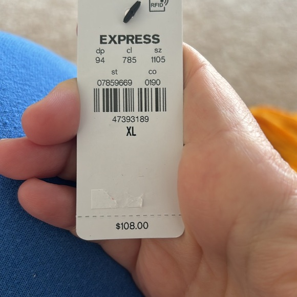 🔥NWT🔥 EXPRESS YELLOW Satin V-Neck Flutter Sleeve Pleated Cutout Midi Dress - Picture 7 of 8